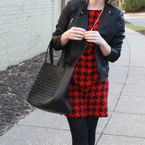 ✨3XHP &PMEd Share!✨Houndstooth Dress Black & Red