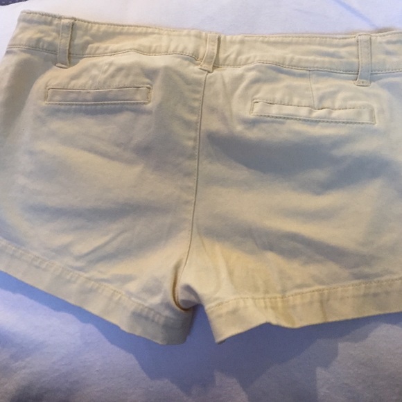 Yellow shorts - Picture 3 of 3