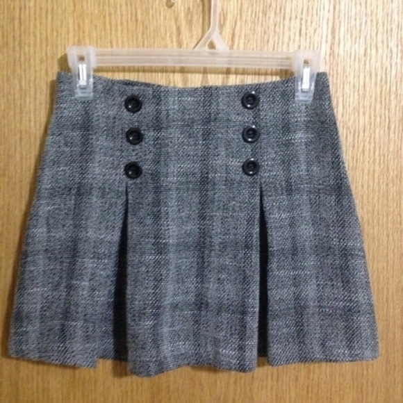 Byer Calofornia Mini skirt with zipper.