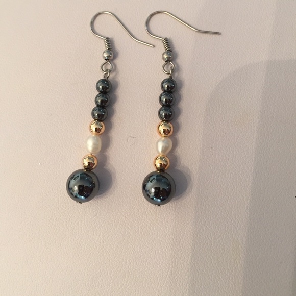 Hematite pearl earrings