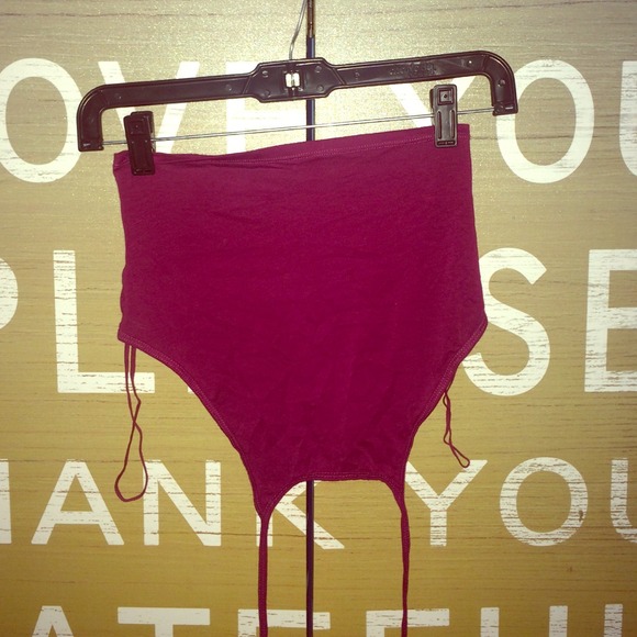 *SOLD* Simple cute crop top💋