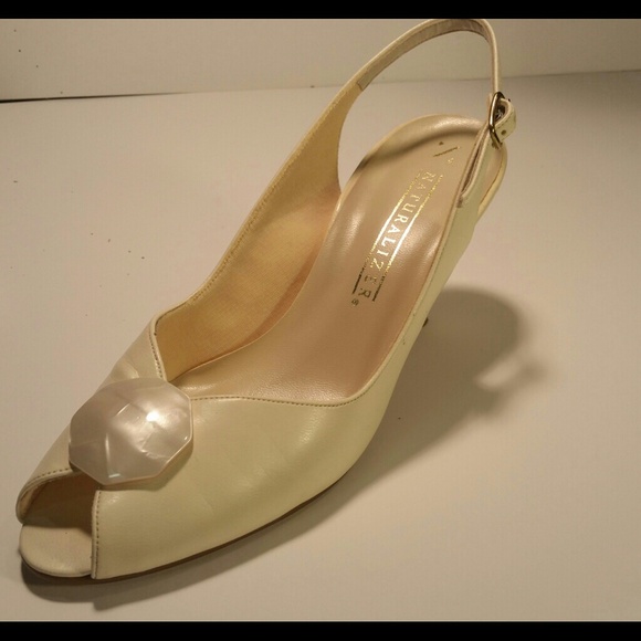 Naturalizer ivory heels size 6.5W