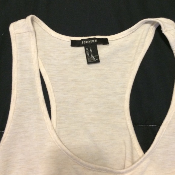 cute flowy top TRADED - Picture 2 of 3