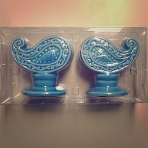 NWOT paisley salt and pepper shakers