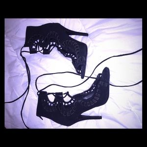 Modern vice ghillie suede laser cut pumps