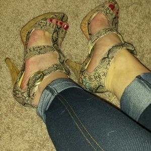 Snake skin corked heals