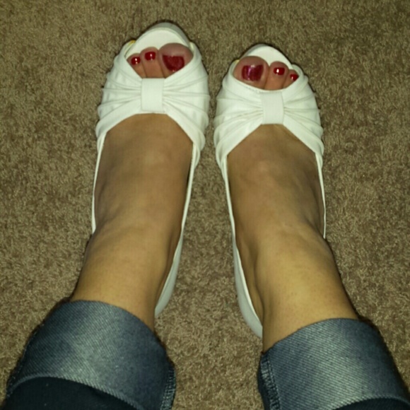White never been worn heals
