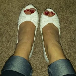 White never been worn heals