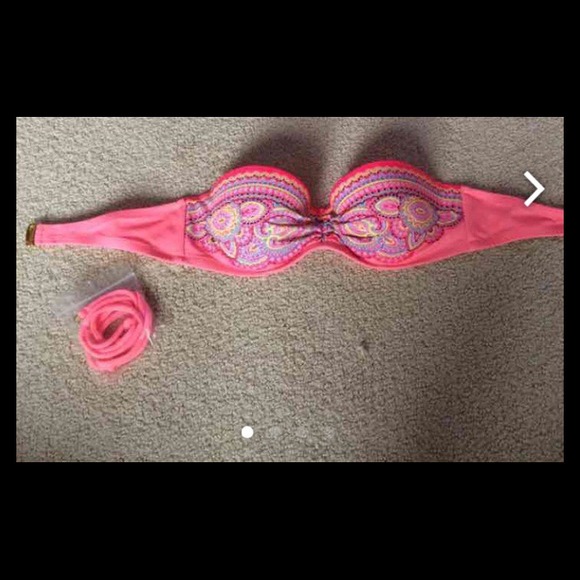 32B Victoria's Secret bikini top - Picture 1 of 4