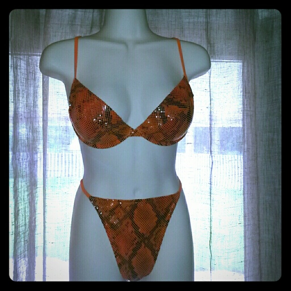 NWOT VICTORIA SECRET BIKINI