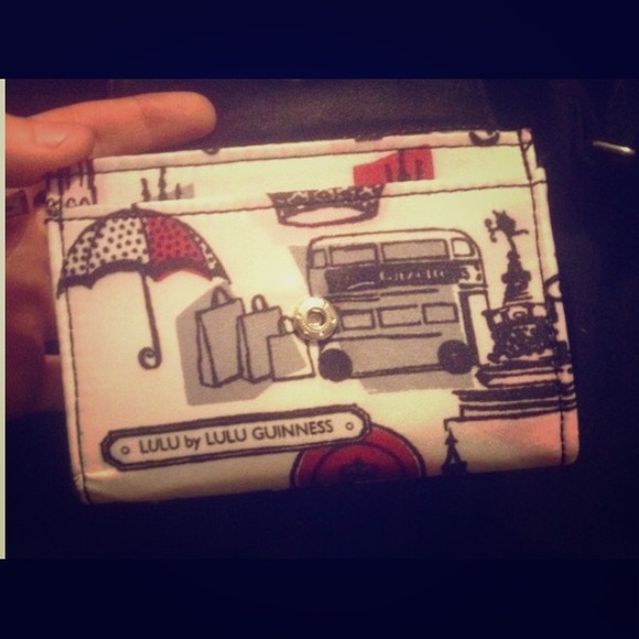Adorable London style lulu wallet never used❤️