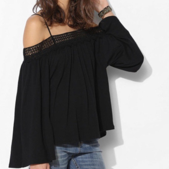❤️BUNDLED❤️ Urban Outfitters Off Shoulder Top S - Picture 2 of 4