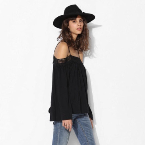 ❤️BUNDLED❤️ Urban Outfitters Off Shoulder Top S - Picture 4 of 4