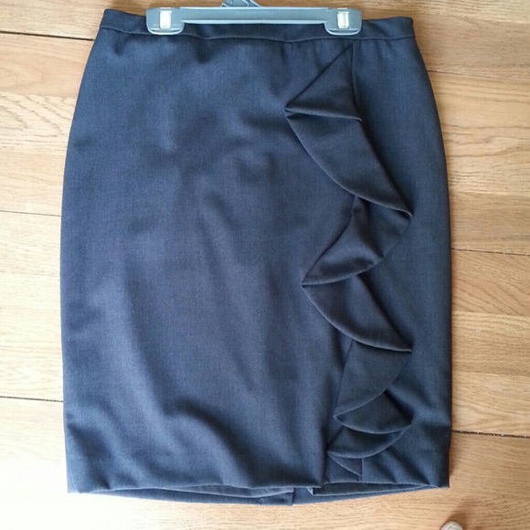 BRAND NEW. Adorable Alfani Skirt