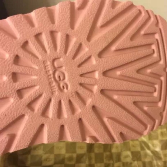 💯% authentic uggs - Picture 2 of 4