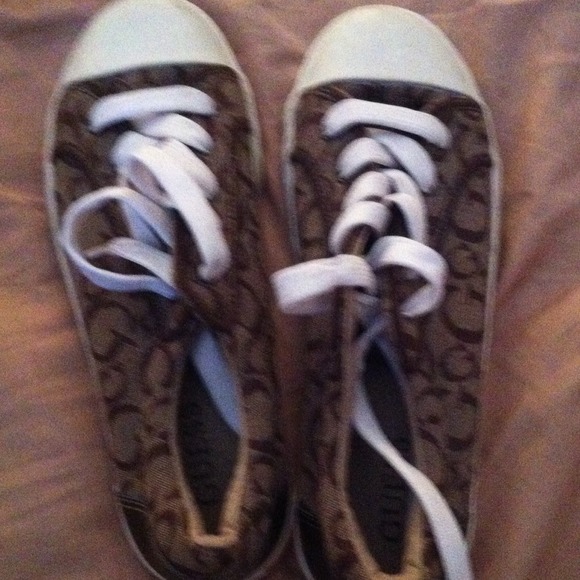 Women's Guess shoes. Size 10