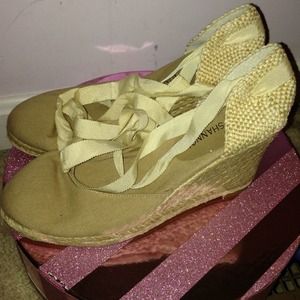 Michael Shannon lace up tan wedges