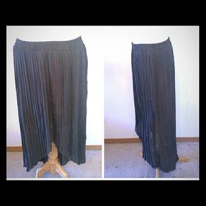 ~*SOLD!*~ Women's Twisted Angels High-Low Skirt!