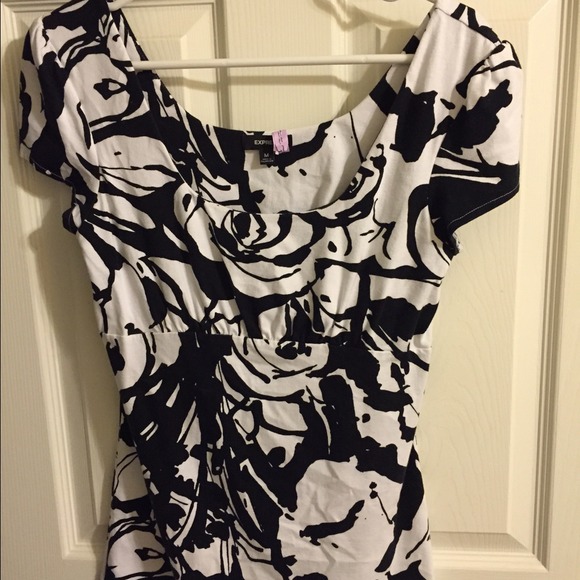 Black and white cap sleeve fitted top