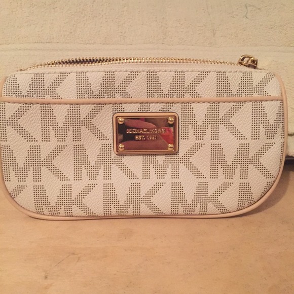 Michael Kors makeup bag. Authentic. Used once.