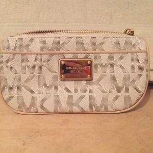 Michael Kors makeup bag. Authentic. Used once.