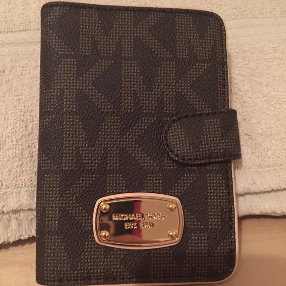 Michael Kors card/passport wallet authentic new