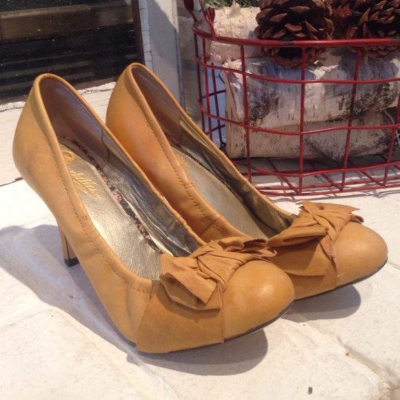 Seychelles Yellow Leather Heels