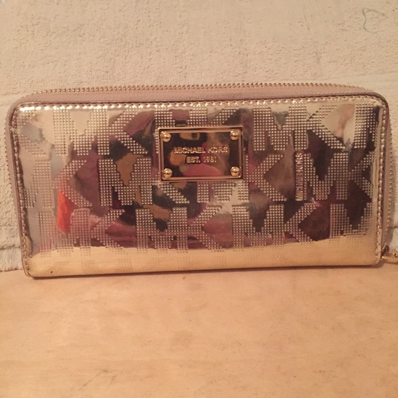 Michael Kors wallet. Authentic. New condition.