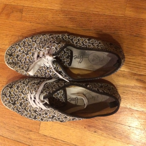 Women's flower shoes