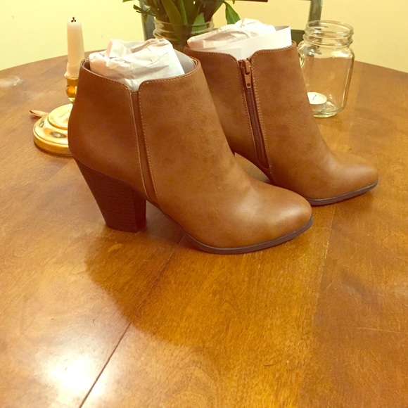 Cognac booties