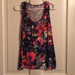 Pretty flower tank top!