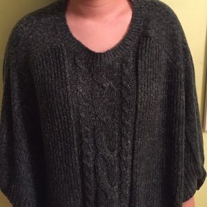 Daisy Fuentes poncho