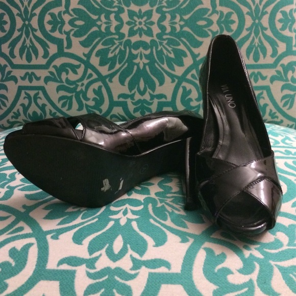 Black high heels - Picture 2 of 4