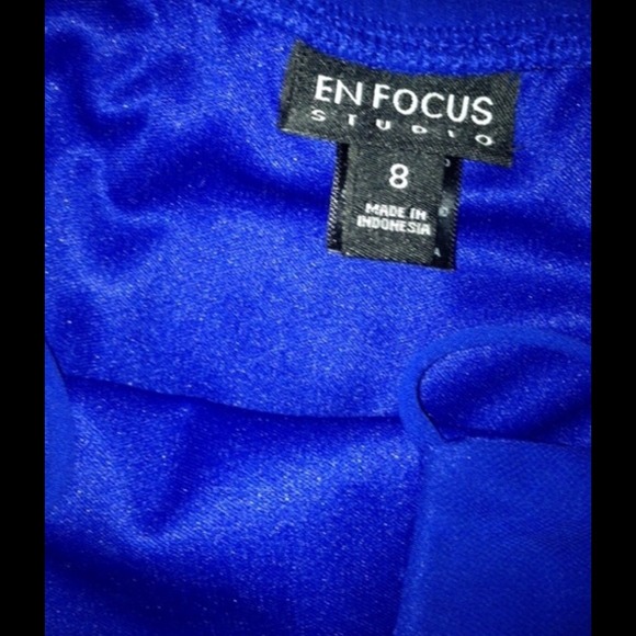 Never wore this dress, to small. - Picture 3 of 3