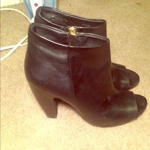 Black Steve Madden booties