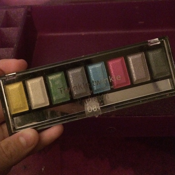 Glitter eye shadow