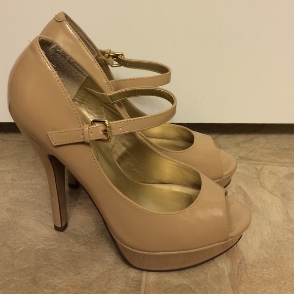 Guess Nude Patent Leather Pumps