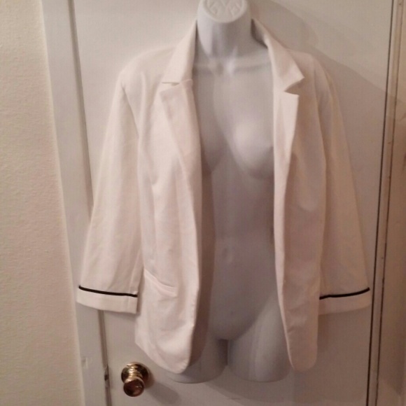 Large Cato white black lined blazer