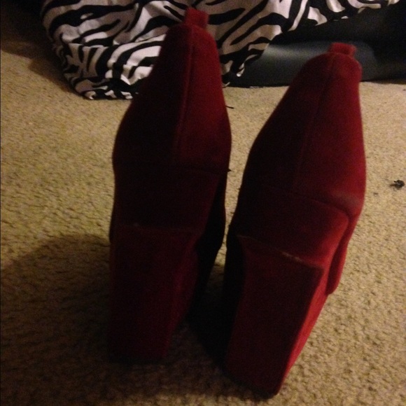 Heels - Picture 2 of 2