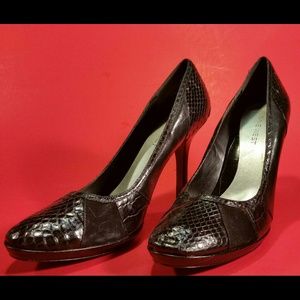 Nine West faux snakeskin heels size 8.5 (Black)