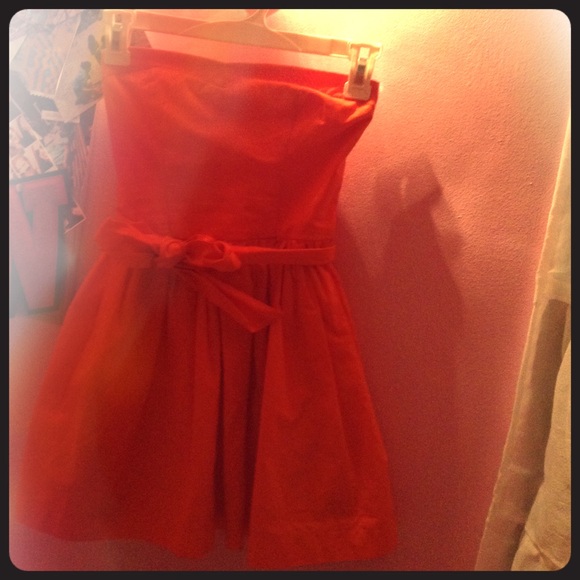 abercrombie orange dress AND FITCH Burnt Halter scoop neckline and a flowy skirt Abercrombie Orange Mini Dress |