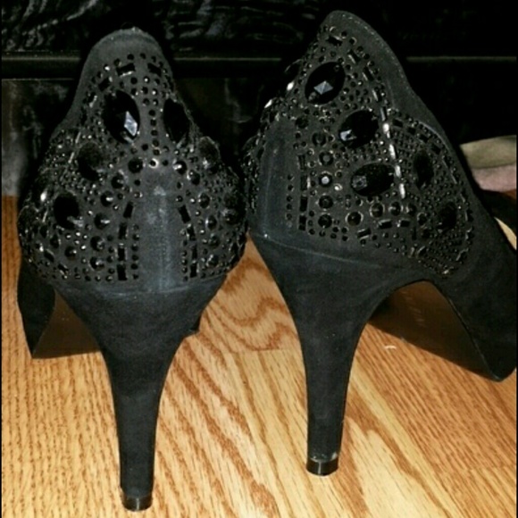 Swap welcome** Black sued Gianni Bini pumps
