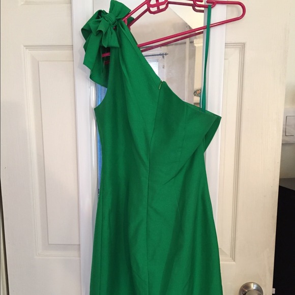 One shoulder green dress - Picture 2 of 4