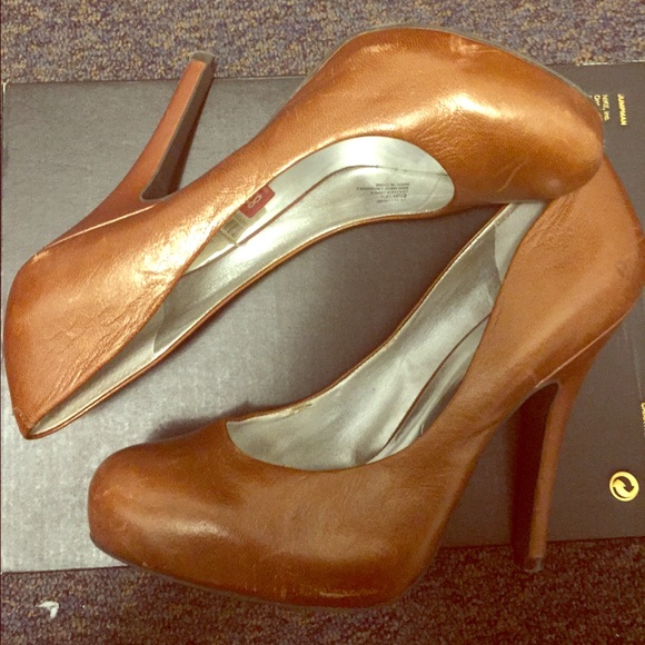 Bronze pumps