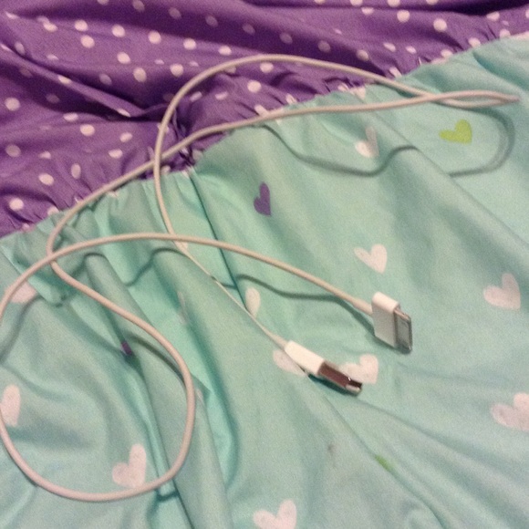 Iphone 4,4s, and ipod 3rd and 4th gen. Charger