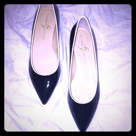 Ivanka Trump black patent leather flats ❤️