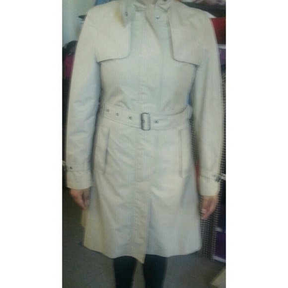 Authentic Burberry  Coat- Serious inquiries only** - Picture 4 of 4