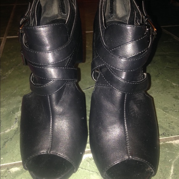 🚨TODAY ONLY!!! comfortable black leather heels🚨