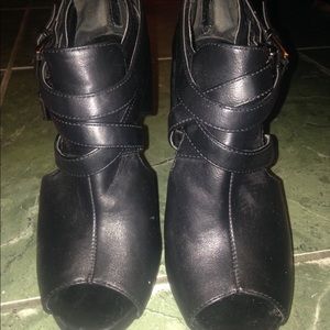 🚨TODAY ONLY!!! comfortable black leather heels🚨