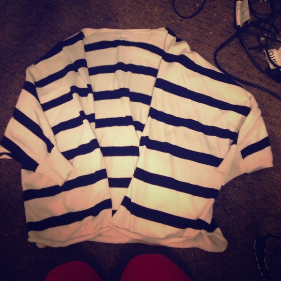 Quarter sleeve navy and white cardigan. - Picture 1 of 1